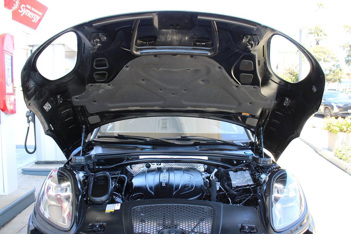 Used 2021 Porsche Macan AWD/4WD image 36