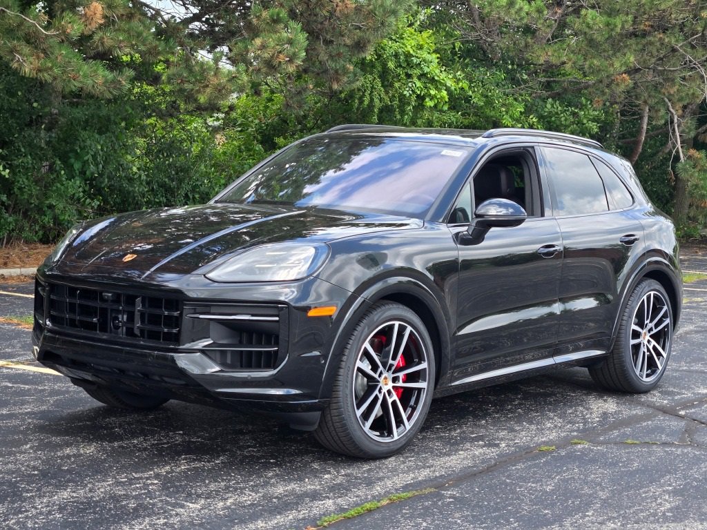 New 2025 Porsche Cayenne GTS image 39