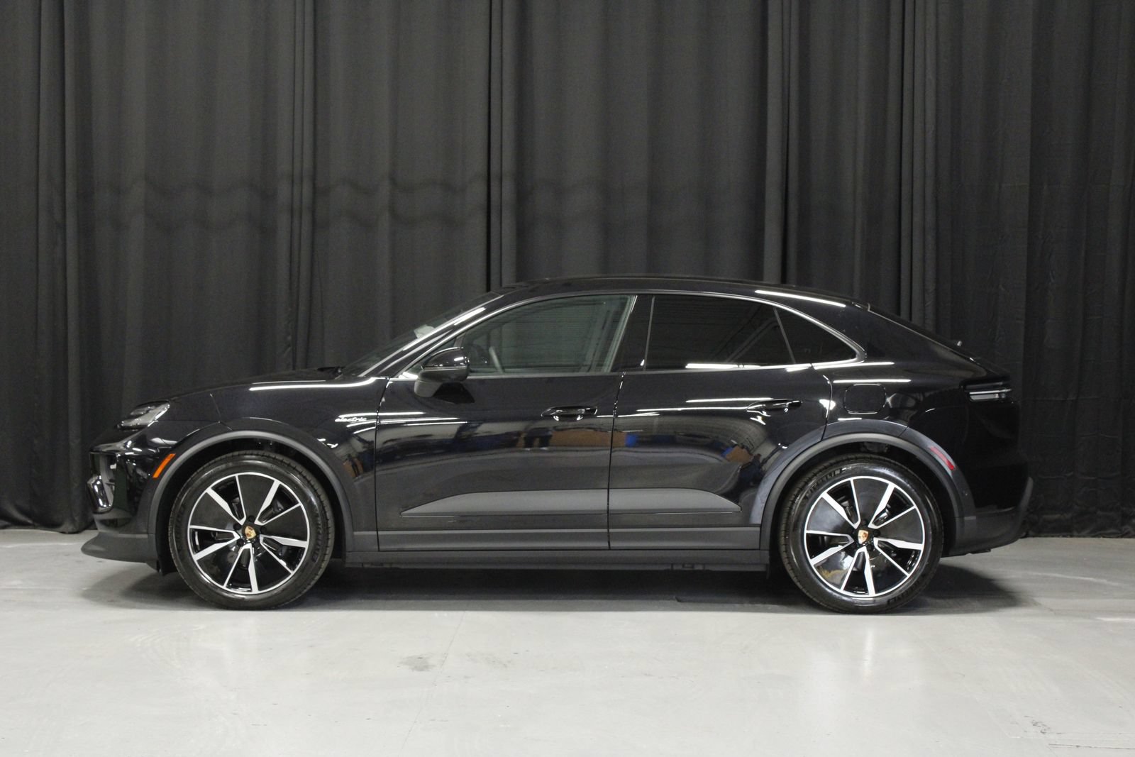 New 2026 Porsche Macan 4 Electric AWD/4WD image 2