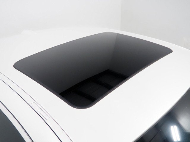 Used 2023 BMW i4 eDrive40 w/ Premium Package RWD image 4