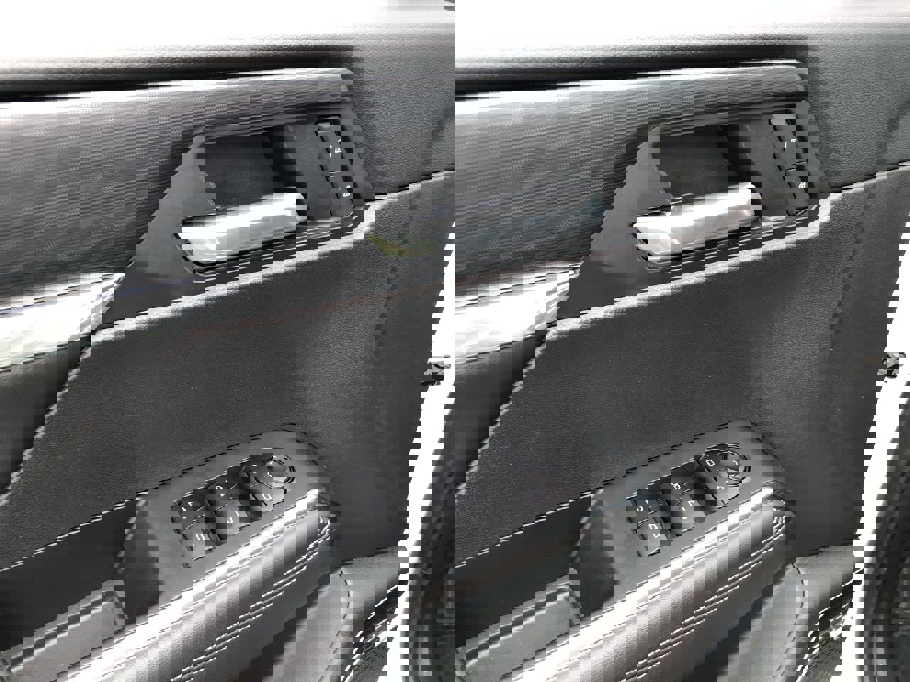 Used 2025 GMC Acadia Elevation image 14