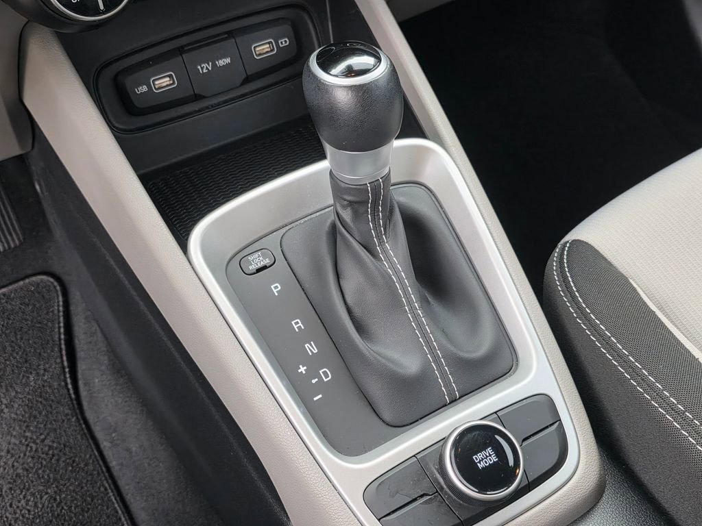 Used 2022 Hyundai Venue SEL image 24