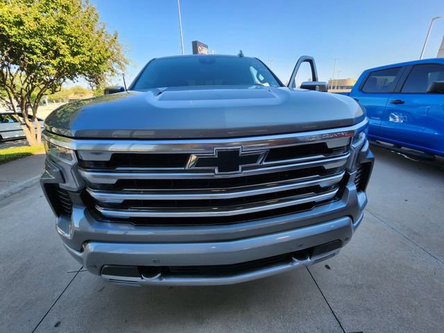 Used 2025 Chevrolet Silverado 1500 High Country w/ High Country Premium Package AWD/4WD image 2