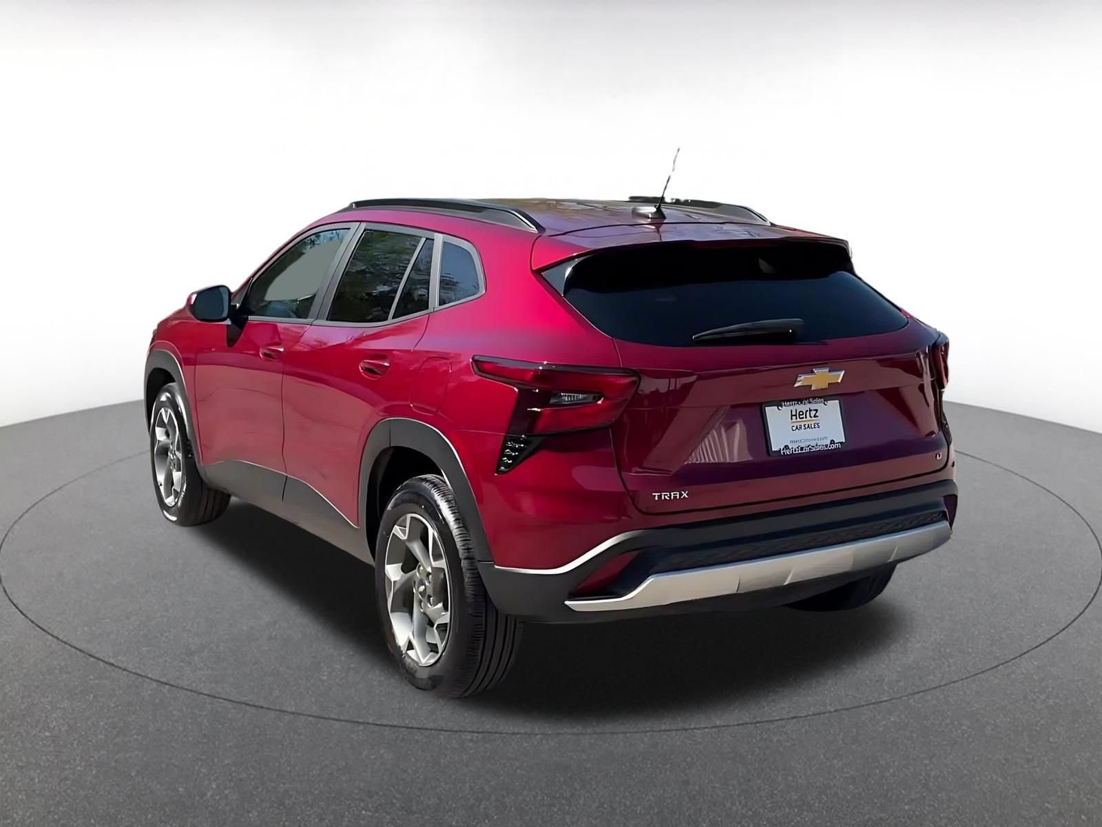 Used 2025 Chevrolet Trax LT FWD image 10