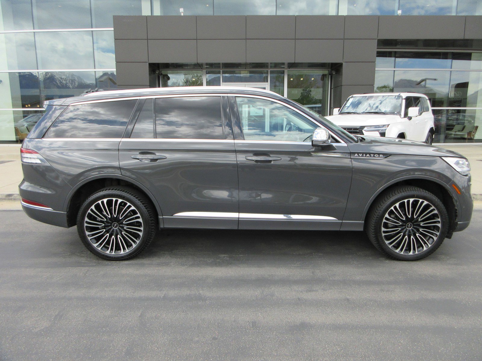 Used 2021 Lincoln Aviator Black Label w/ Dynamic Handling Package AWD/4WD image 12