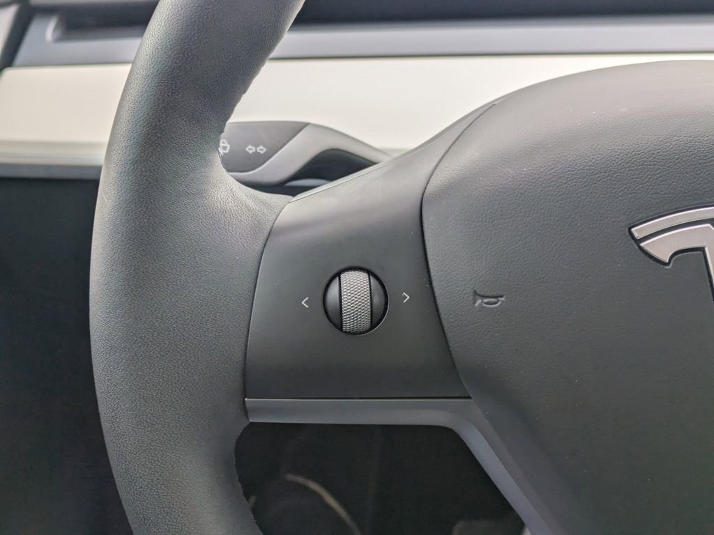 Used 2024 Tesla Model Y Long Range image 19