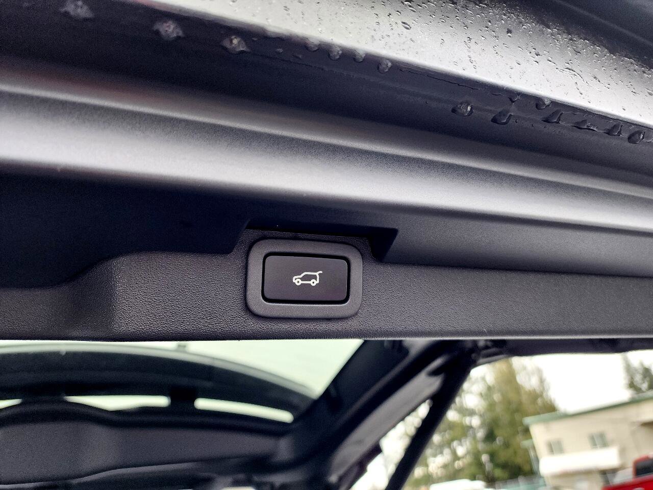 Used 2017 Land Rover Discovery SE image 26