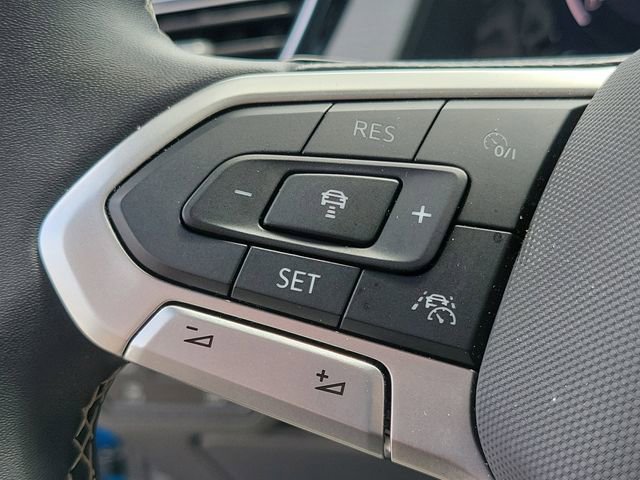 Used 2024 Volkswagen Atlas Cross Sport SE image 10