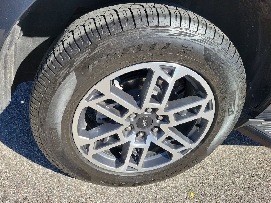 Used 2025 Ford Expedition Active image 6