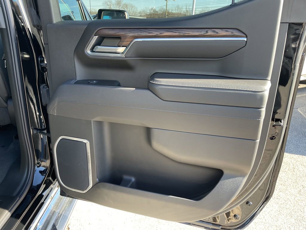 Used 2025 GMC Sierra 1500 SLT w/ SLT Premium Plus Package image 41