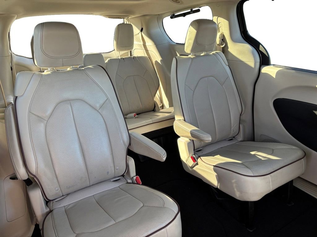 Used 2017 Chrysler Pacifica Limited image 23