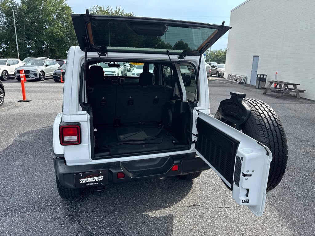 Used 2022 Jeep Wrangler Unlimited Sahara w/ Cold Weather Group AWD/4WD image 10