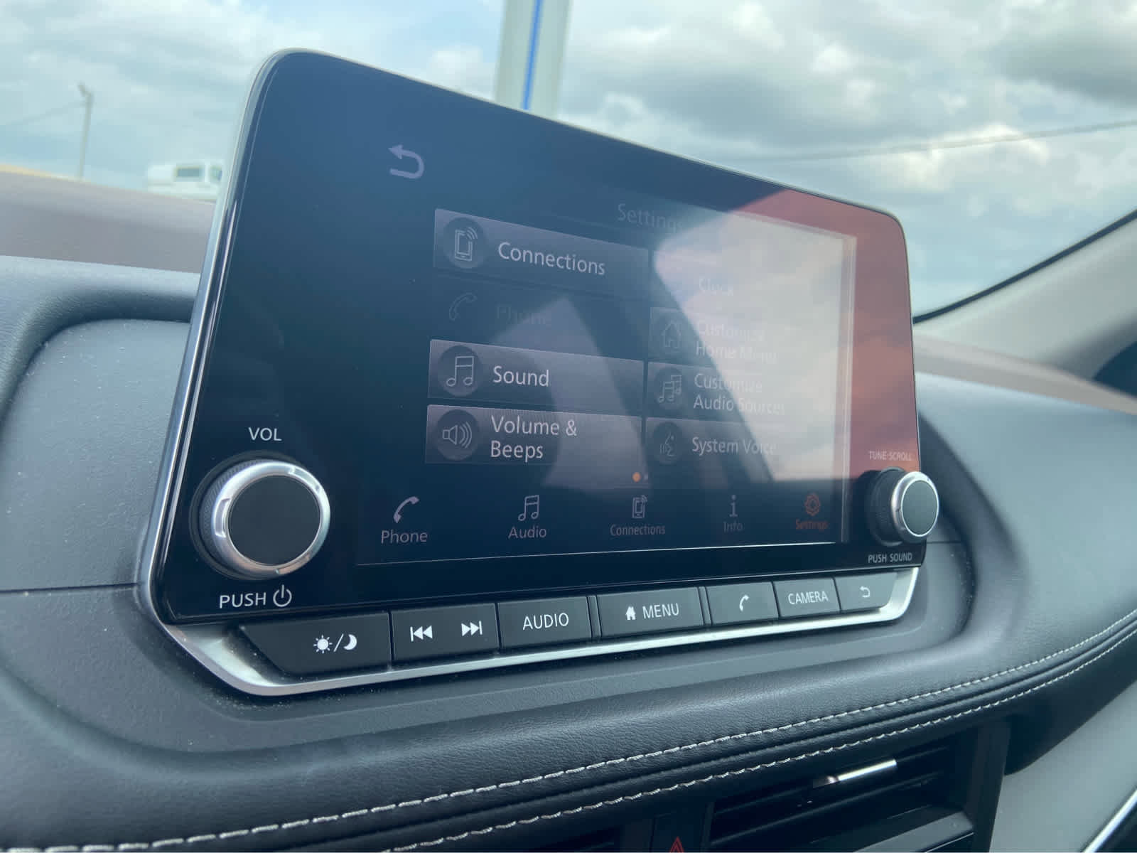 Used 2023 Nissan Rogue S image 26