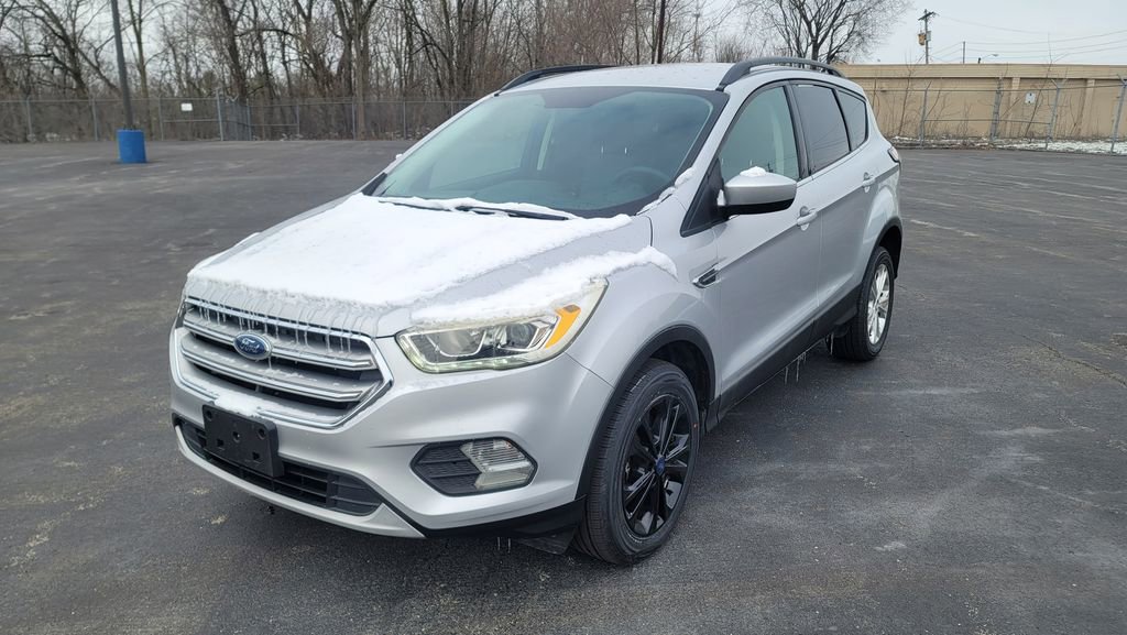 Used 2017 Ford Escape SE w/ Equipment Group 201A image 2