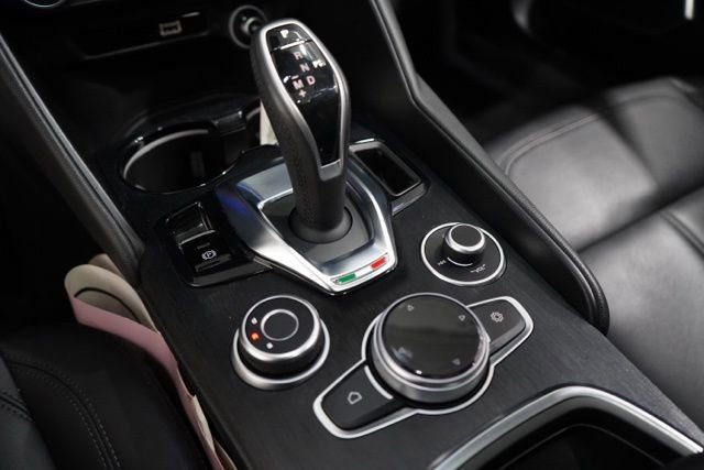 Used 2020 Alfa Romeo Giulia AWD w/ Cold Weather Package image 29