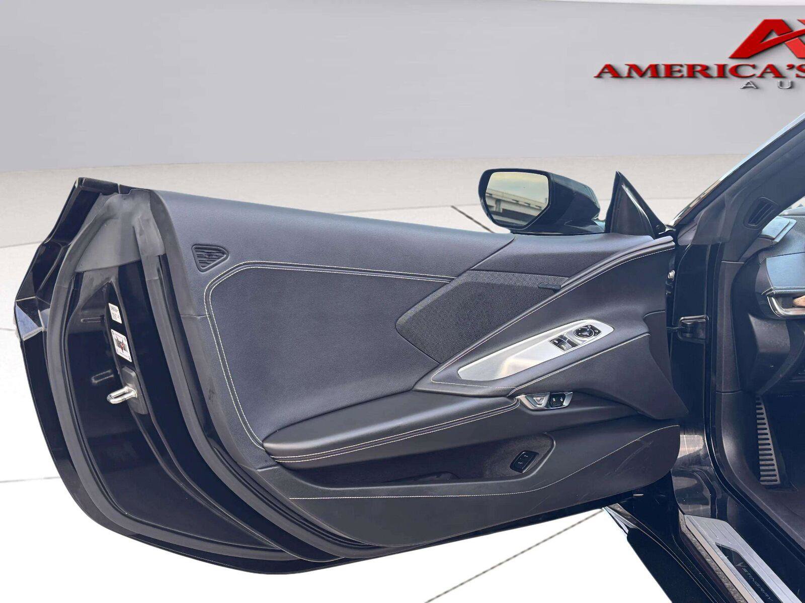 Used 2022 Chevrolet Corvette Stingray Coupe w/ 1LT RWD image 18