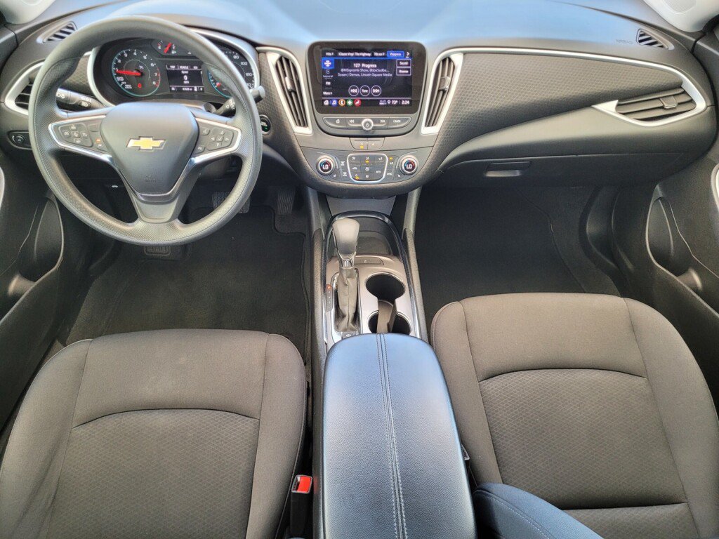 Used 2023 Chevrolet Malibu LT FWD image 17