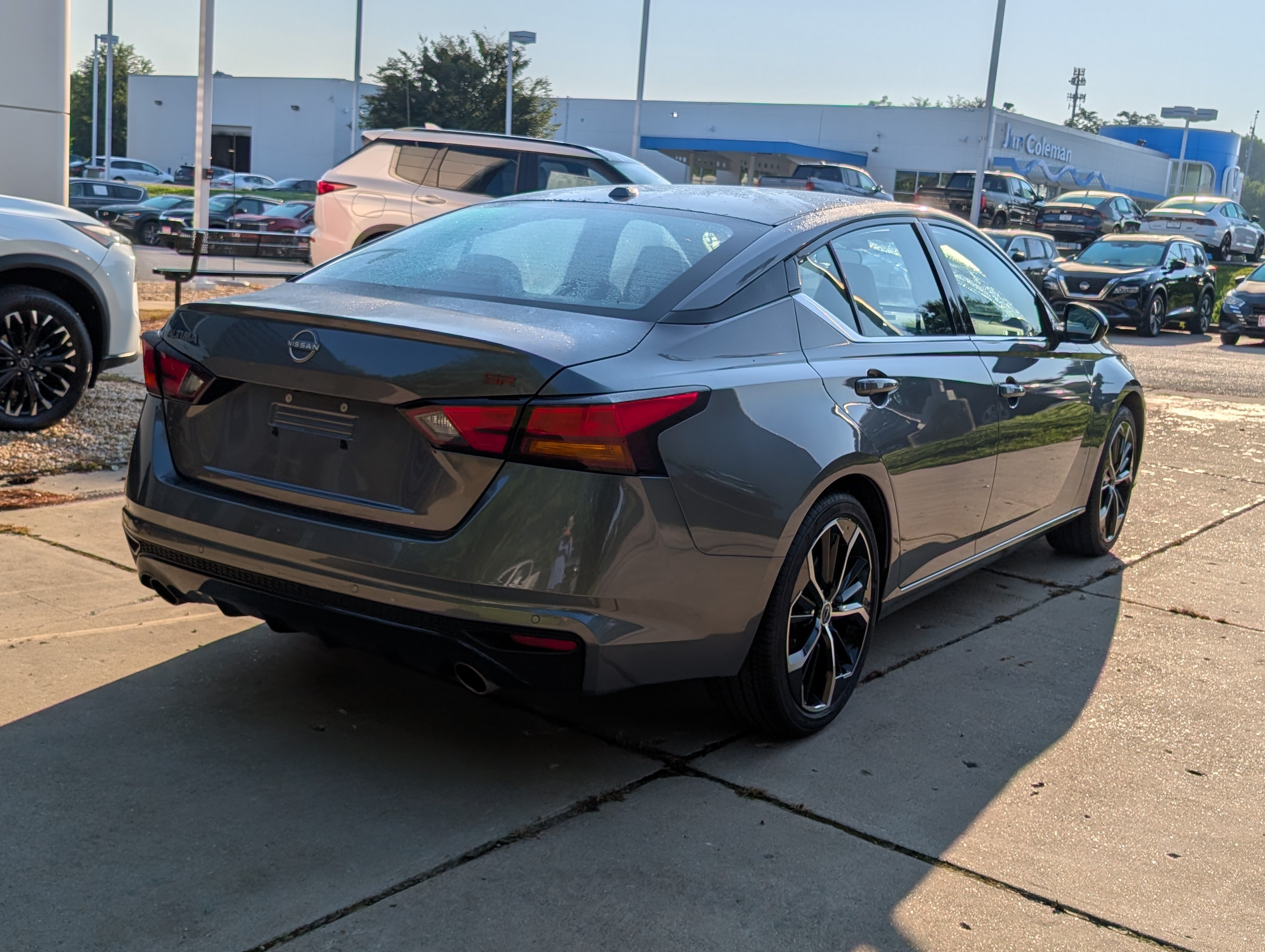 Used 2024 Nissan Altima 2.5 SR FWD image 3