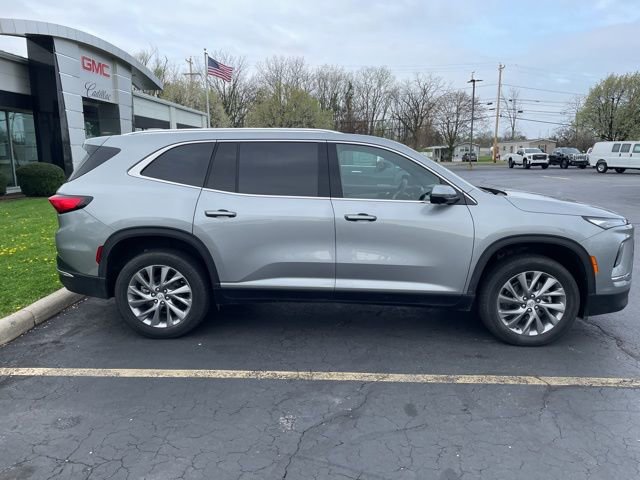 Used 2025 Buick Enclave Preferred AWD/4WD image 8