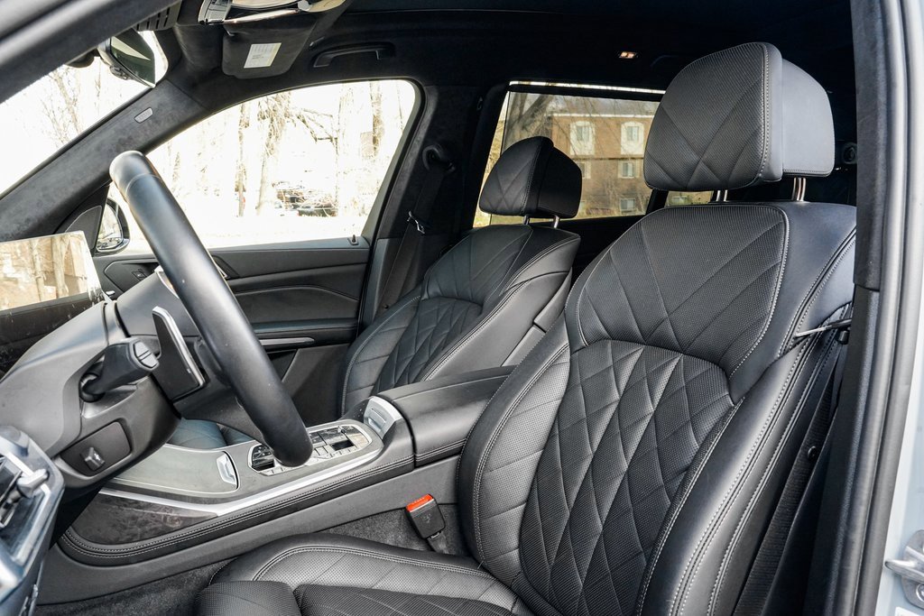 Used 2023 BMW X7 xDrive40i w/ M Sport Package image 17