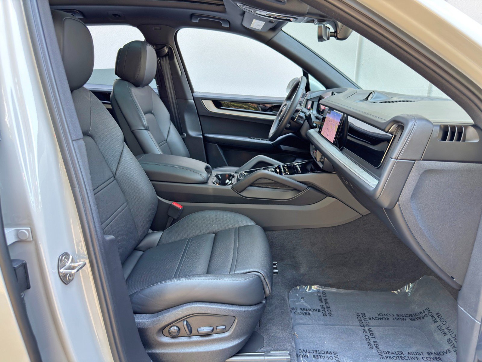 Used 2025 Porsche Cayenne w/ Premium Package Plus AWD/4WD image 16