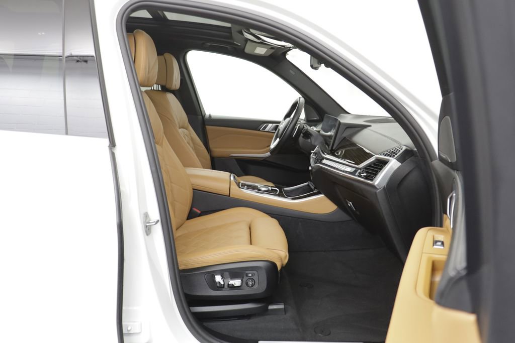Certified 2024 BMW X5 xDrive50e w/ Premium Package image 20