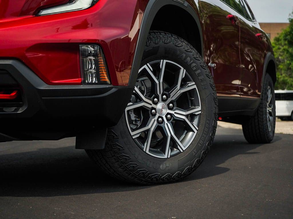 New 2026 GMC Acadia AT4 w/ LPO, Floor Liner Package AWD/4WD image 6