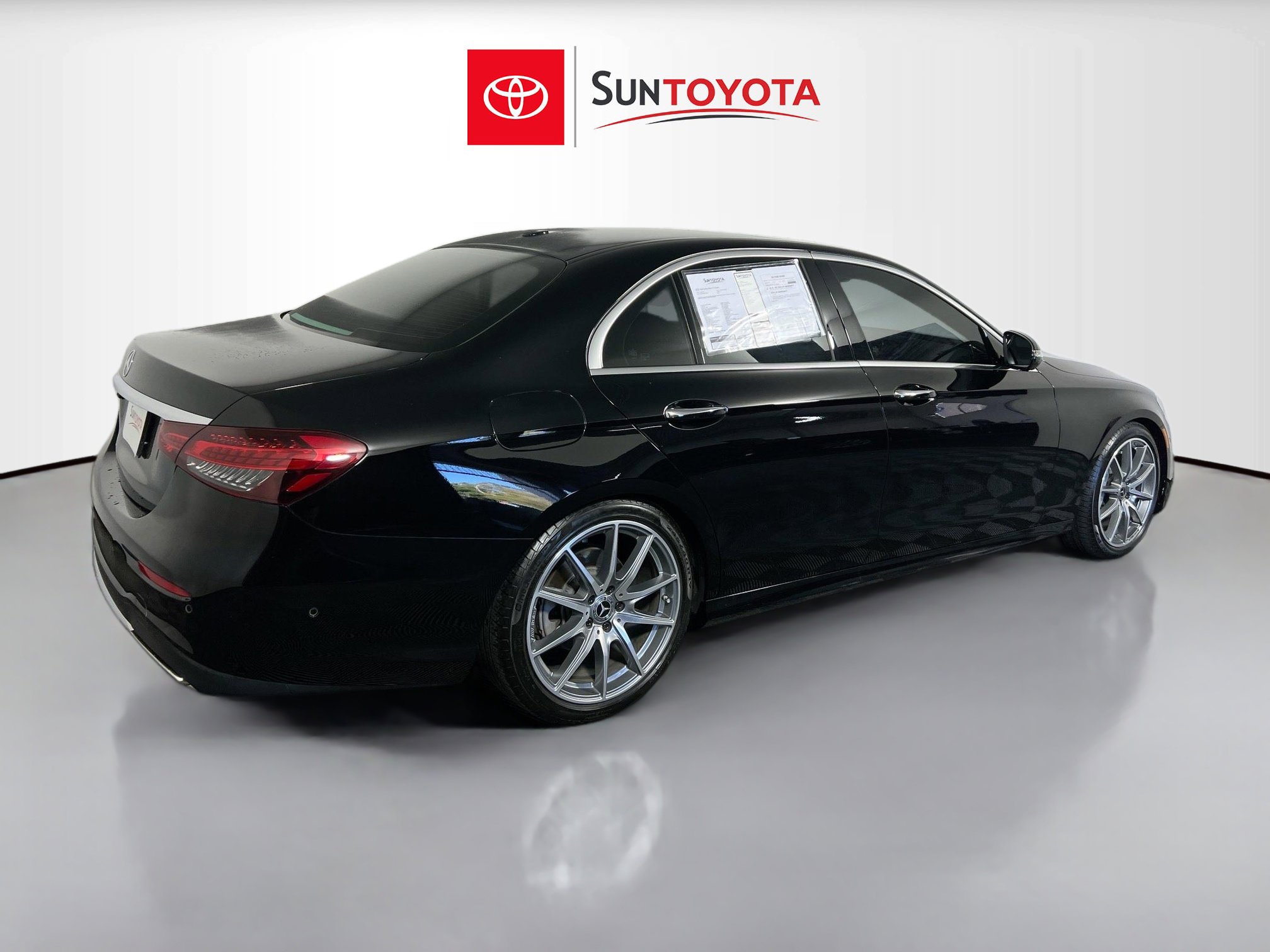 Used 2022 Mercedes-Benz E 350 Sedan image 4