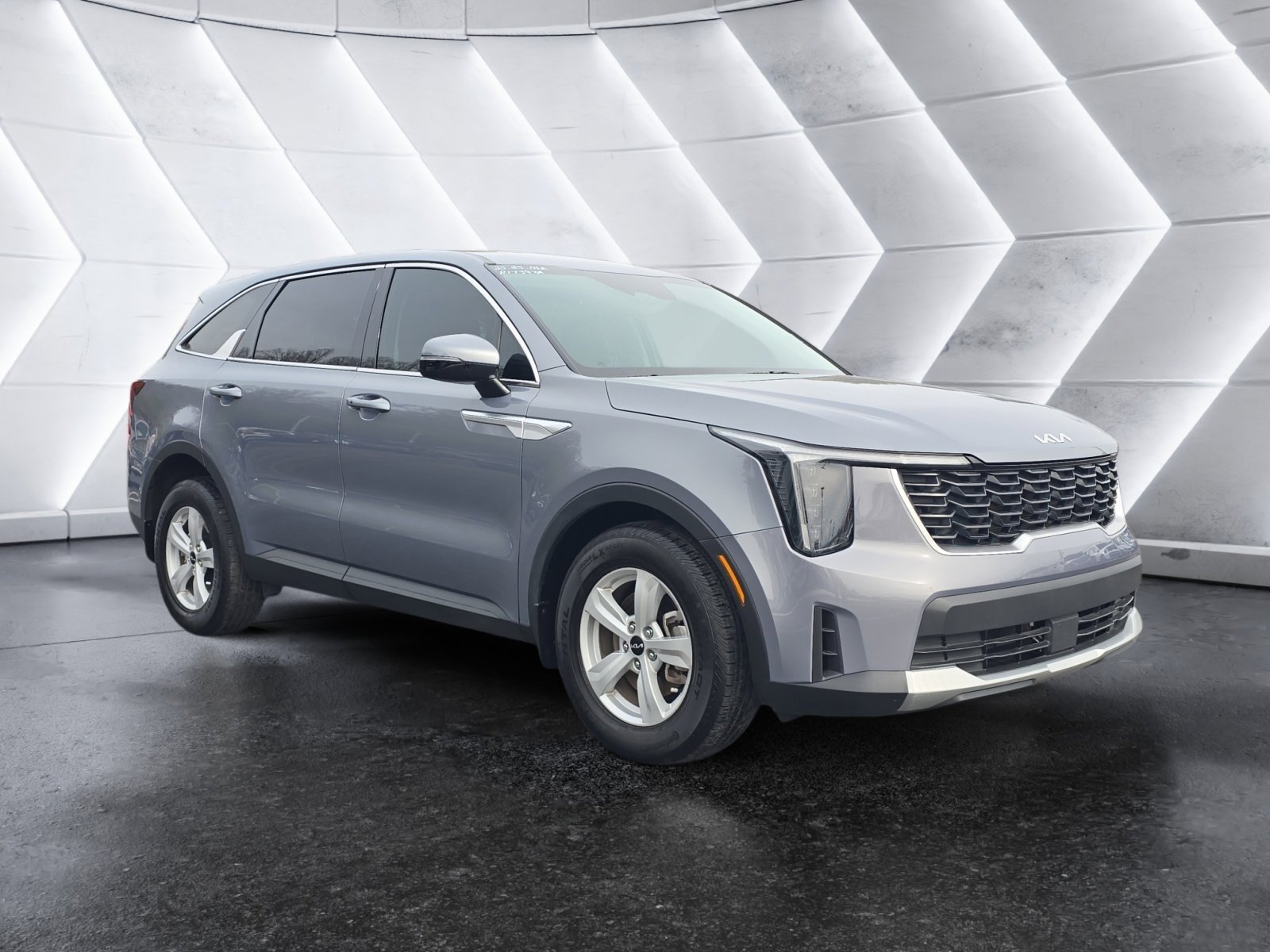 Used 2025 Kia Sorento LX image 7