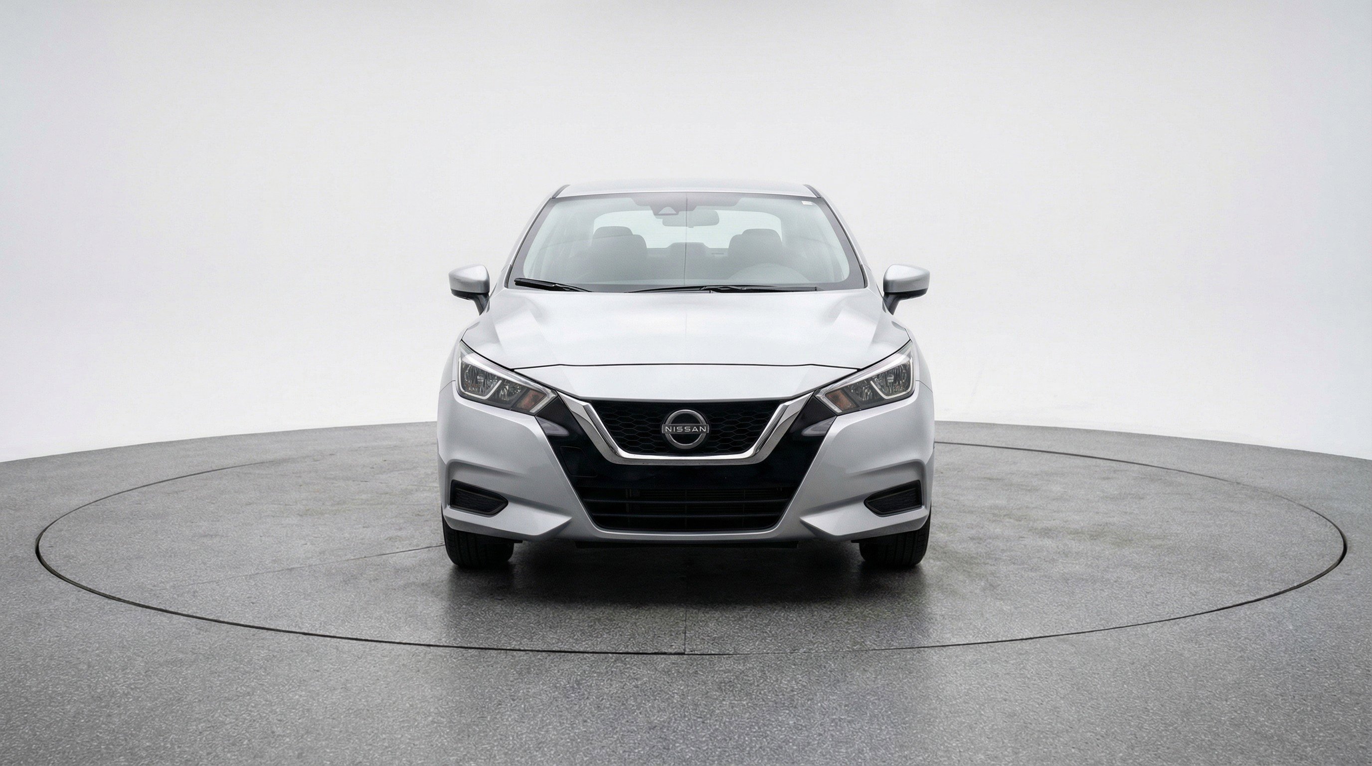 Used 2025 Nissan Versa SV image 2