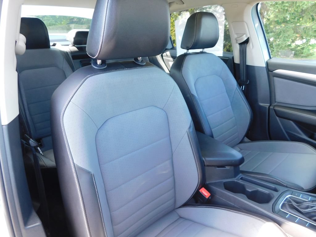Used 2025 Volkswagen Jetta SE FWD image 20