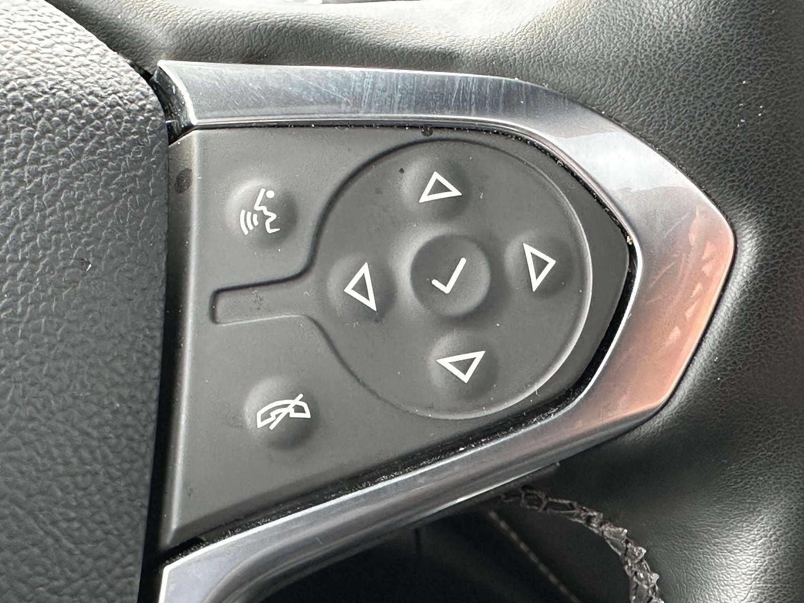 Certified 2023 Chevrolet Traverse LT w/ LT Premium Package image 23