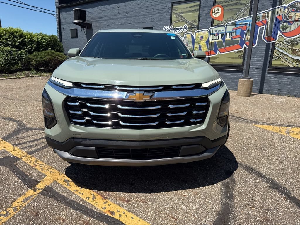 Used 2026 Chevrolet Equinox LT w/ Convenience Package II AWD/4WD image 2
