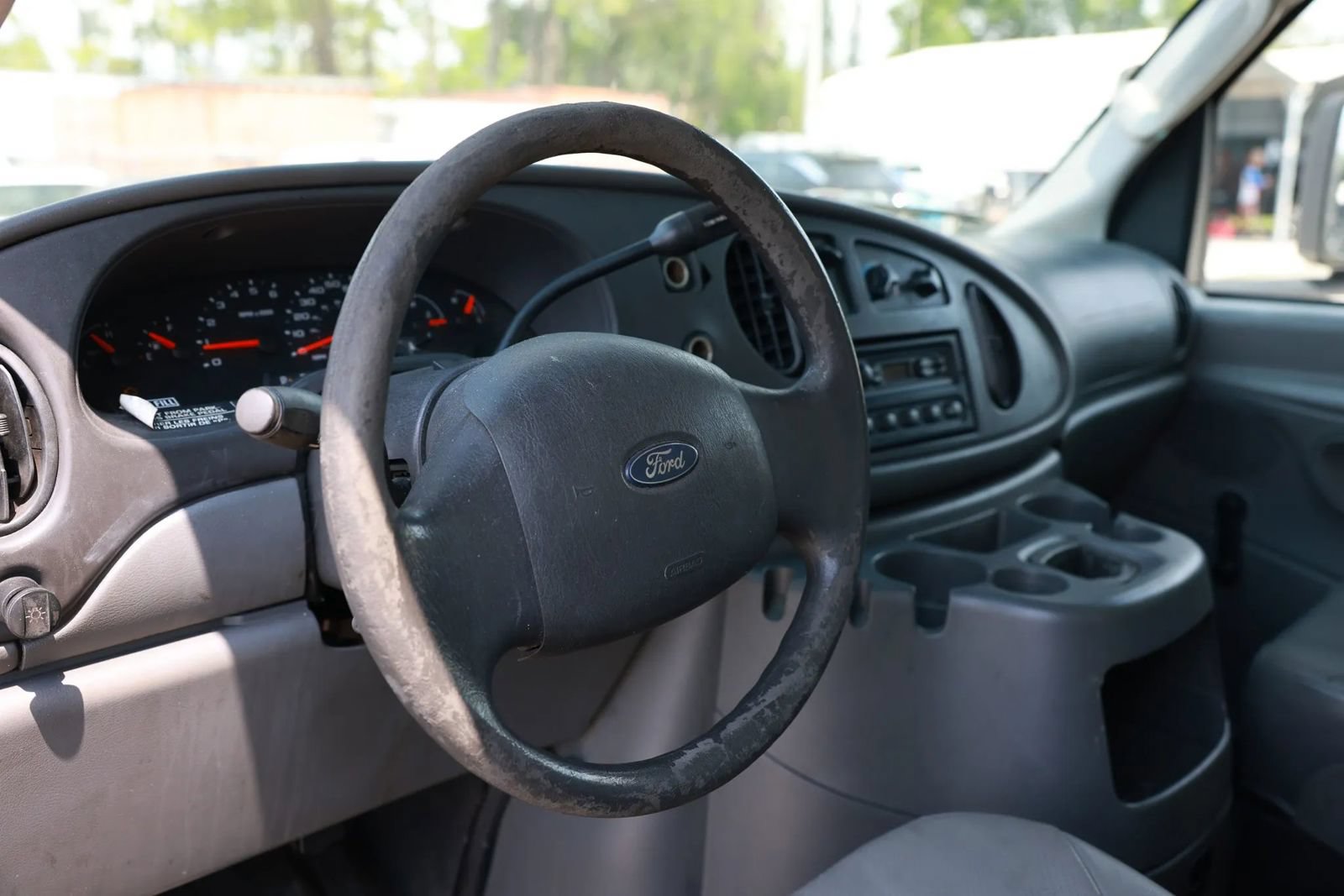 Used 2005 Ford E-350 and Econoline 350 Super Duty RWD image 24
