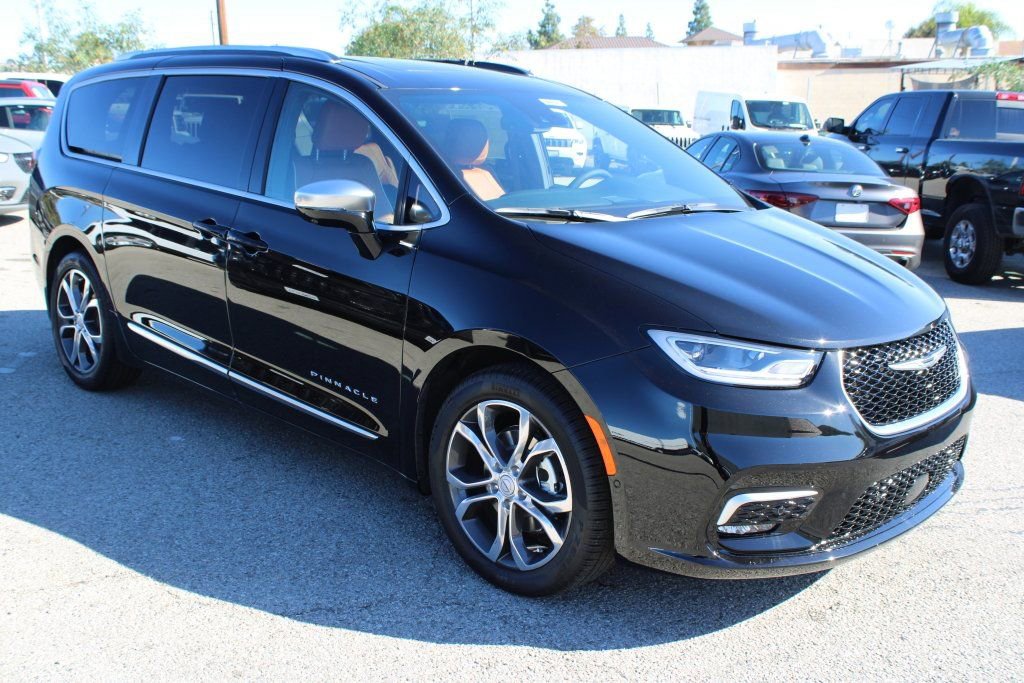 New 2026 Chrysler Pacifica Pinnacle image 3