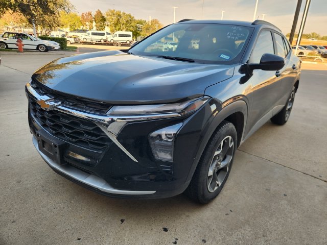 Used 2024 Chevrolet Trax LT w/ Driver Confidence Package FWD image 3