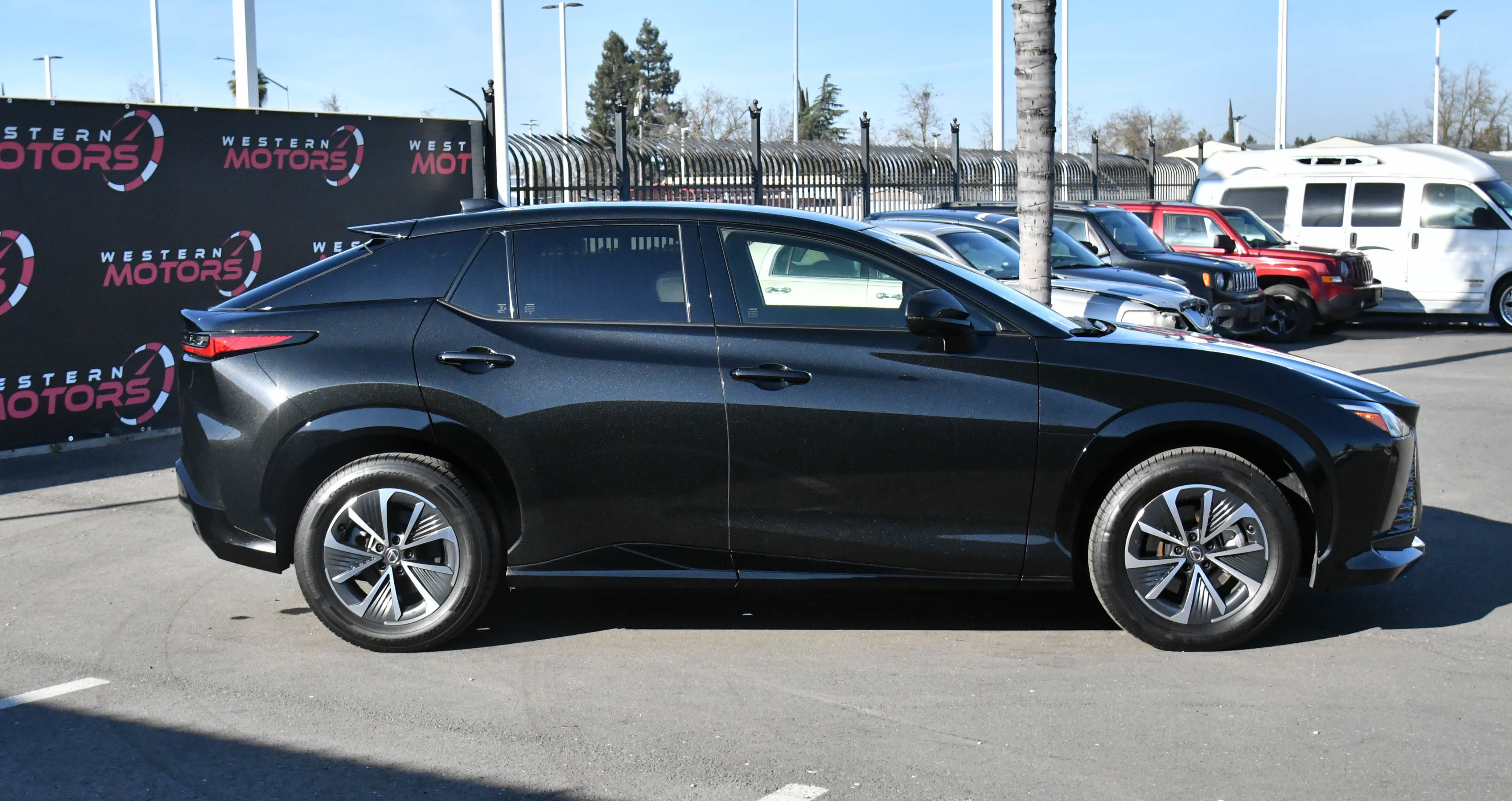 Used 2024 Lexus RZ 300e Premium image 9