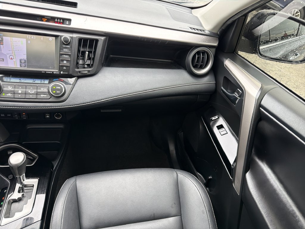 Used 2018 Toyota RAV4 Limited FWD image 16