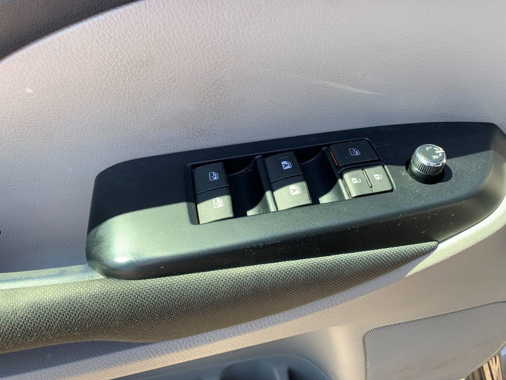 Used 2017 Toyota Highlander LE AWD/4WD image 13
