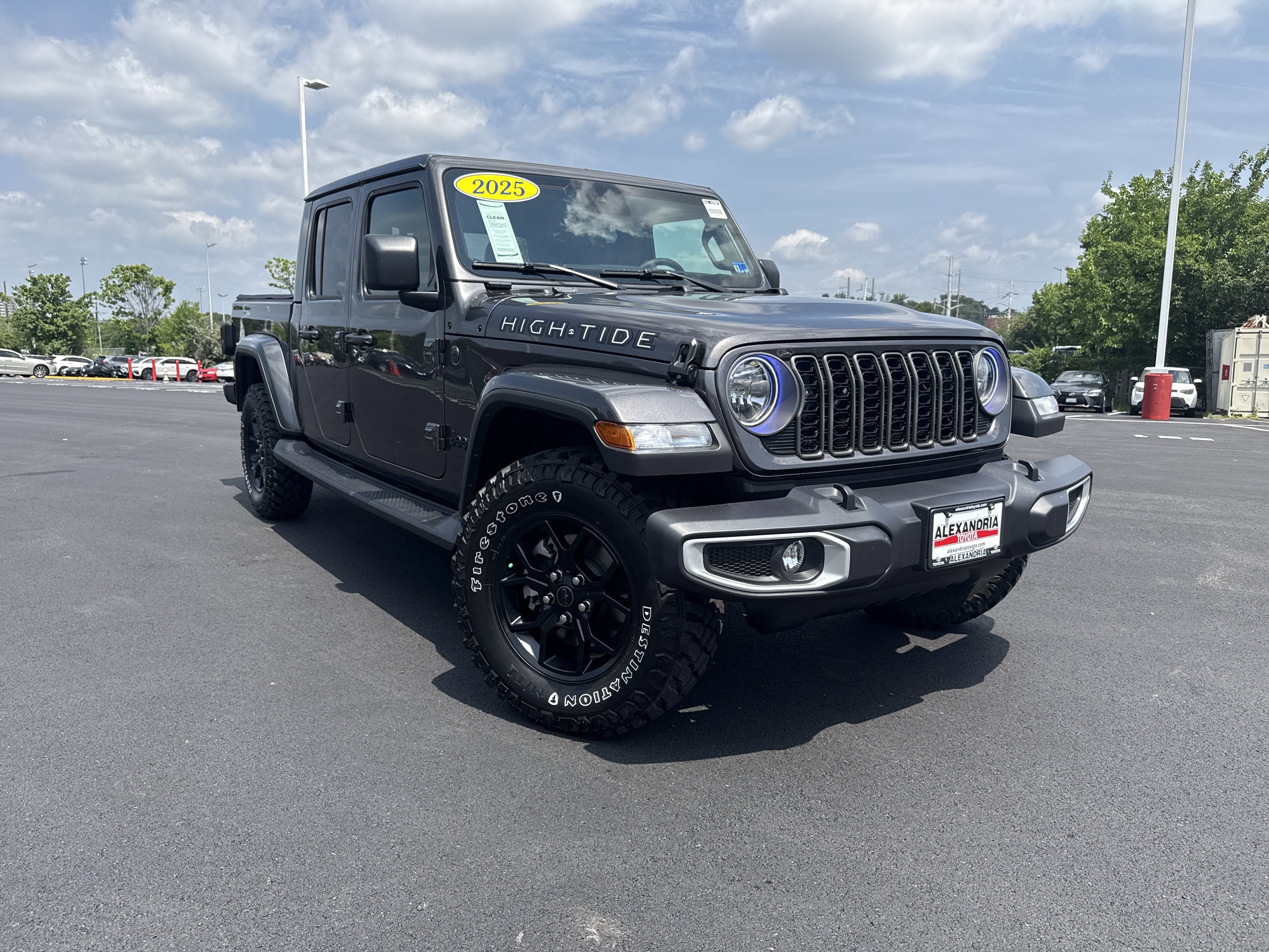 Used 2025 Jeep Gladiator Sport AWD/4WD image 2