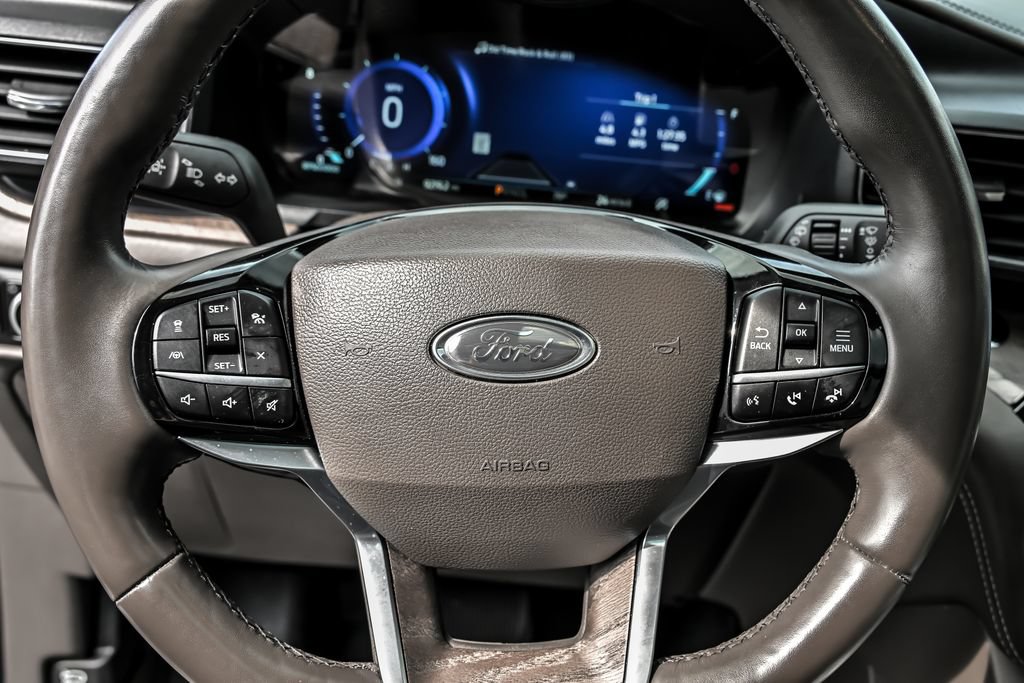 Certified 2023 Ford Explorer Platinum w/ Technology Package AWD/4WD image 19