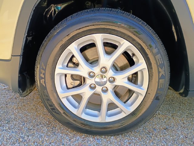 Used 2014 Jeep Cherokee Sport FWD image 20