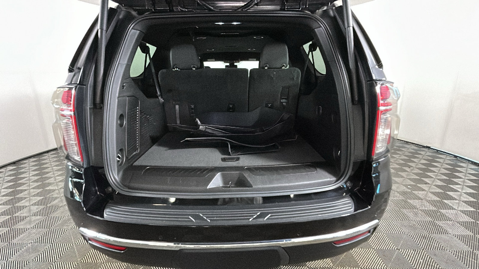 Used 2022 Chevrolet Suburban LT AWD/4WD image 33