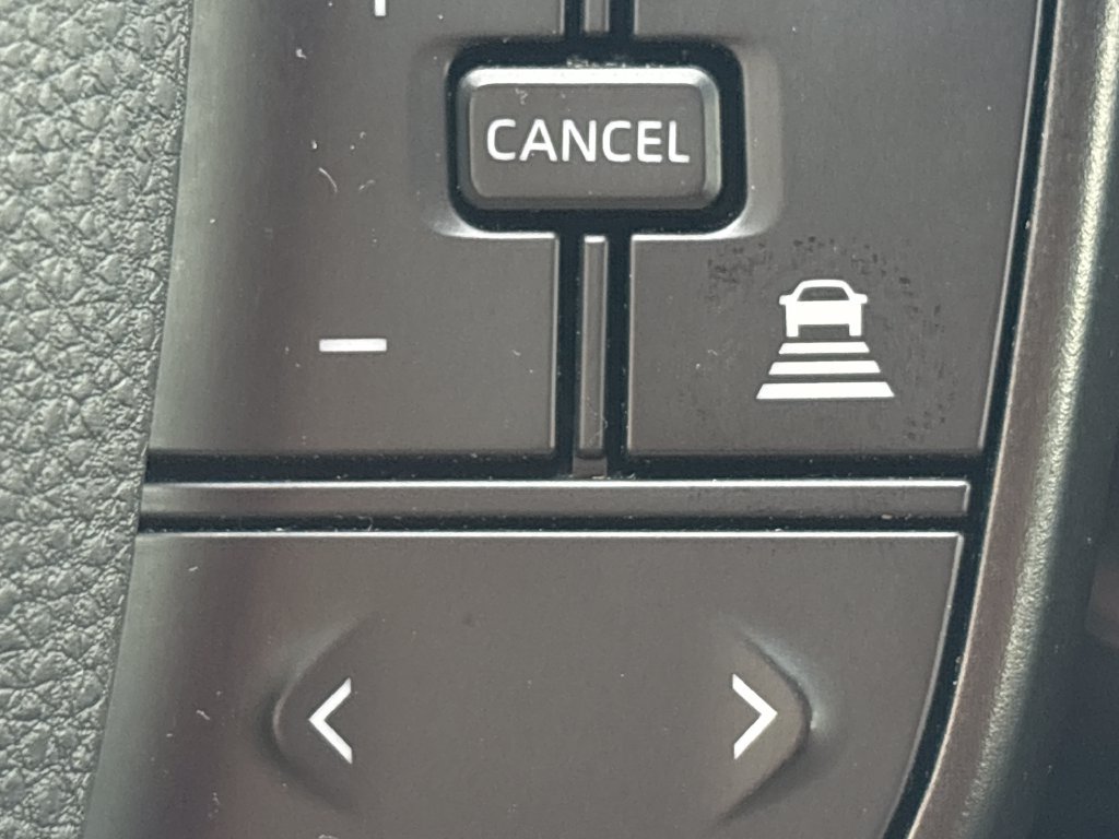 Used 2025 Toyota Prius LE FWD image 31