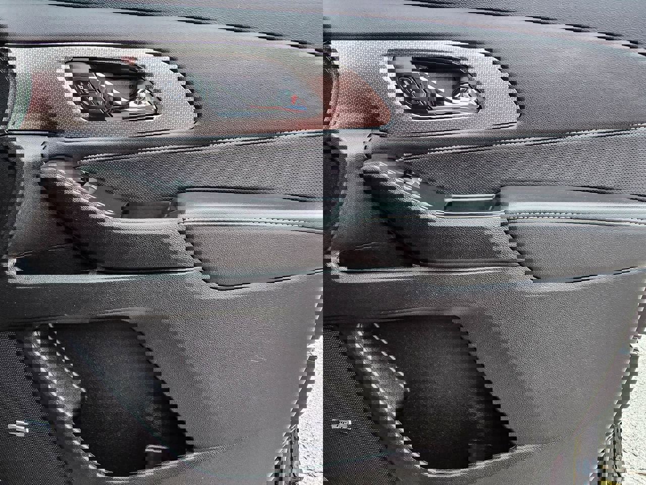 Used 2023 Chevrolet Traverse Premier w/ Redline Edition image 45