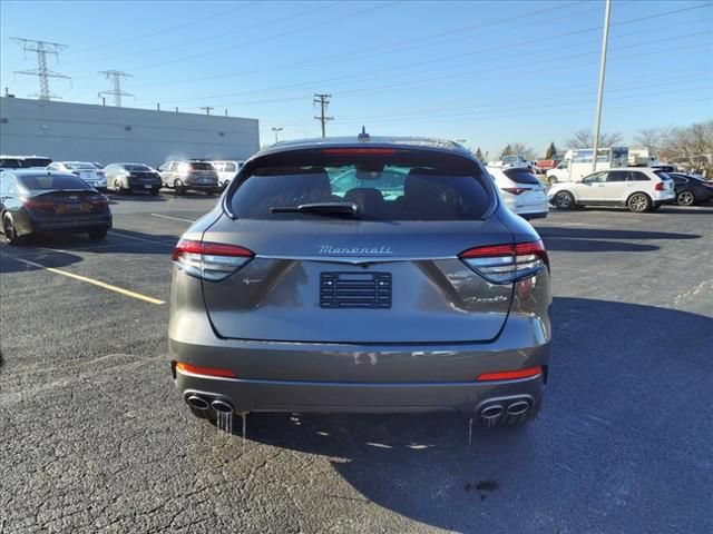 Used 2024 Maserati Levante GT Ultima AWD/4WD image 3