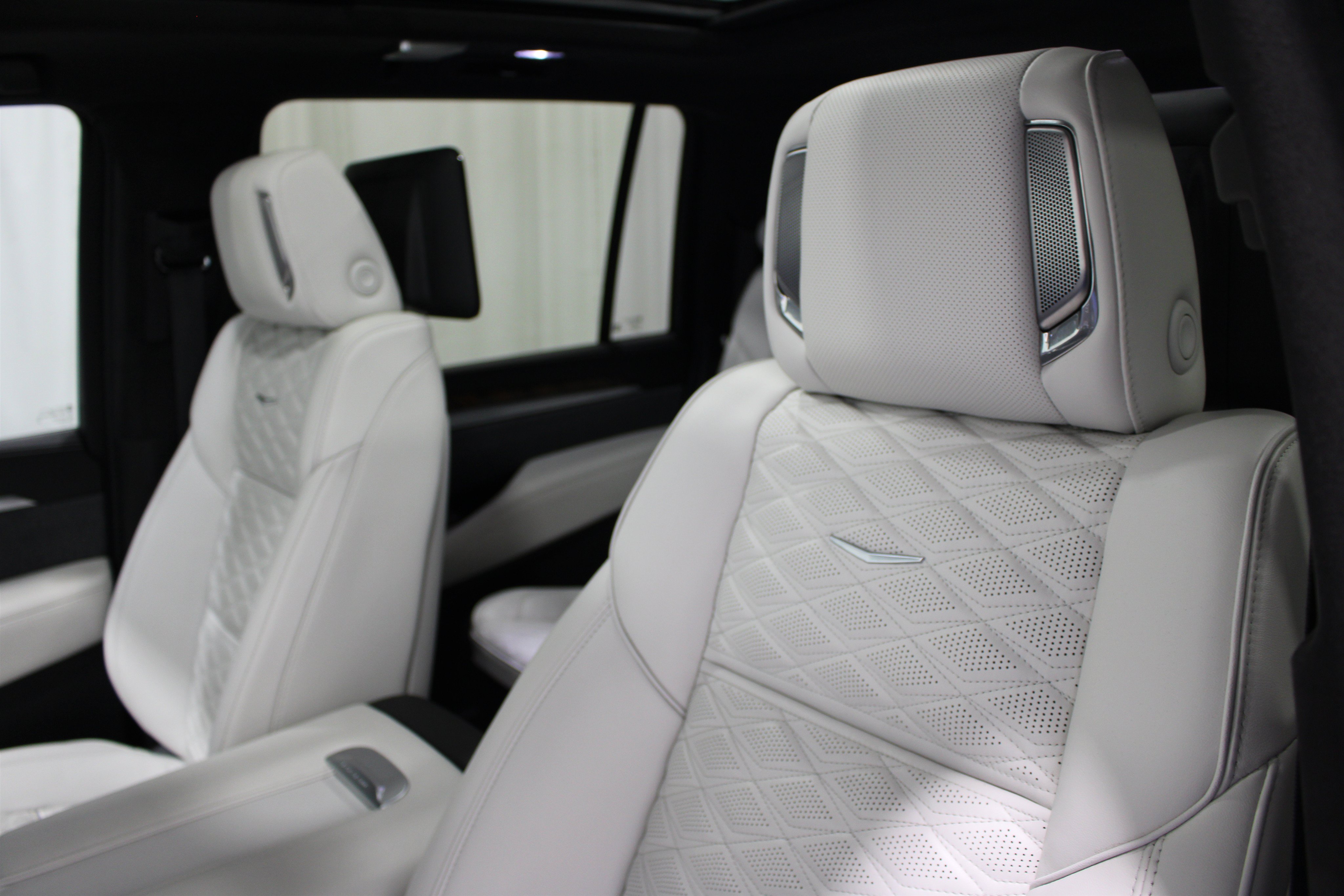 Certified 2025 Cadillac Escalade ESV Sport Platinum w/ LPO, ONYX Package AWD/4WD image 4