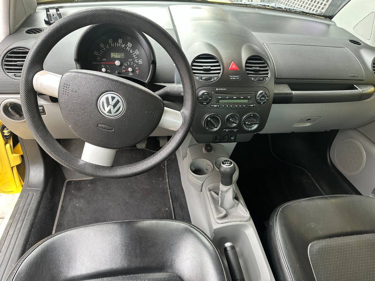 Used 2005 Volkswagen Beetle GL FWD image 14