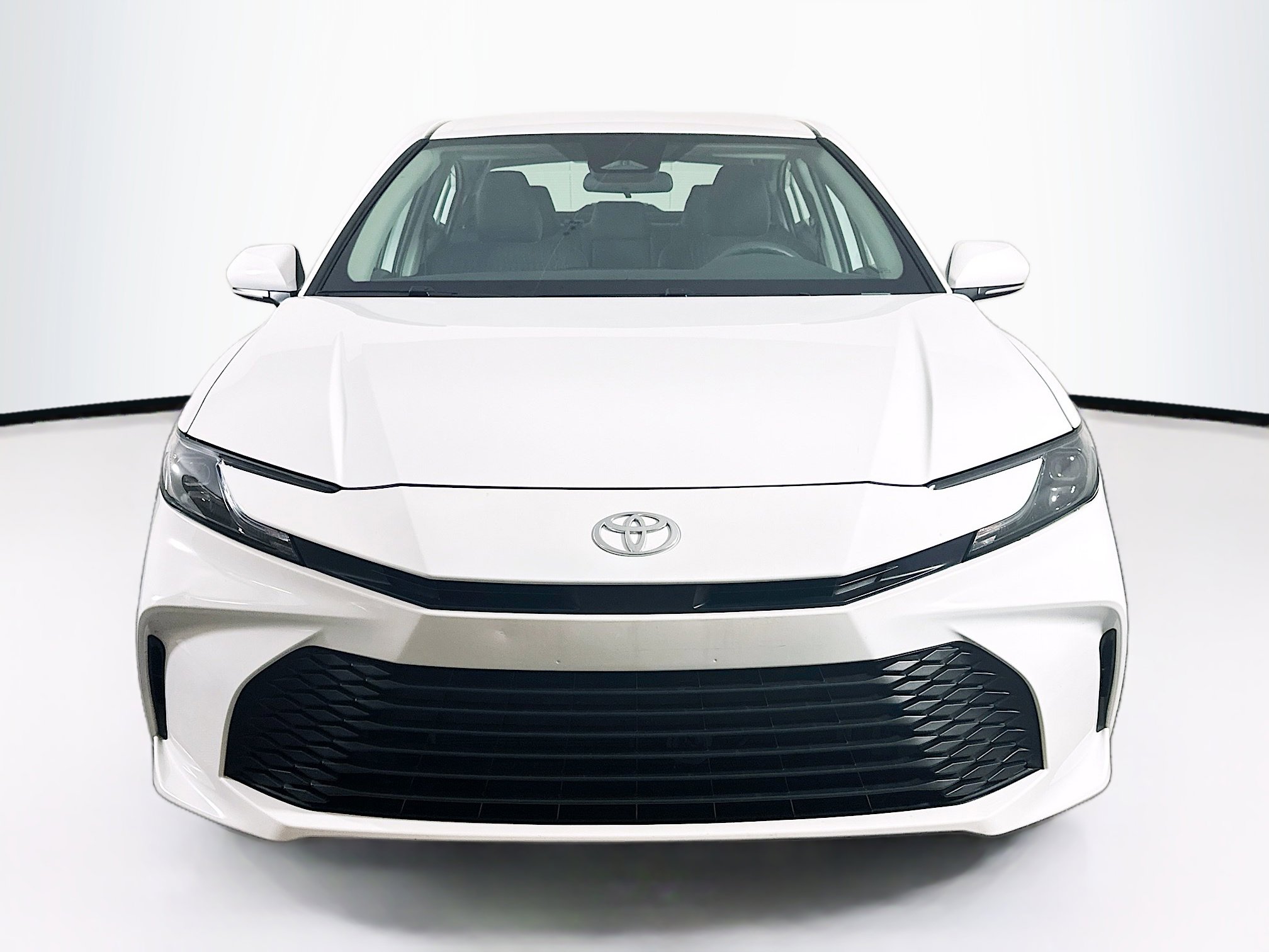 Used 2025 Toyota Camry LE image 2