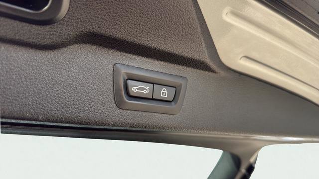 Used 2017 BMW X5 M image 10